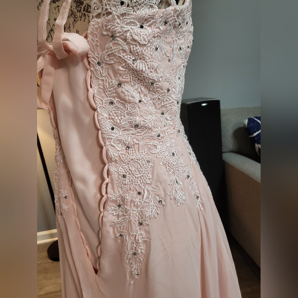 Modest lace bridesmaid dress - Picture 9 of 14